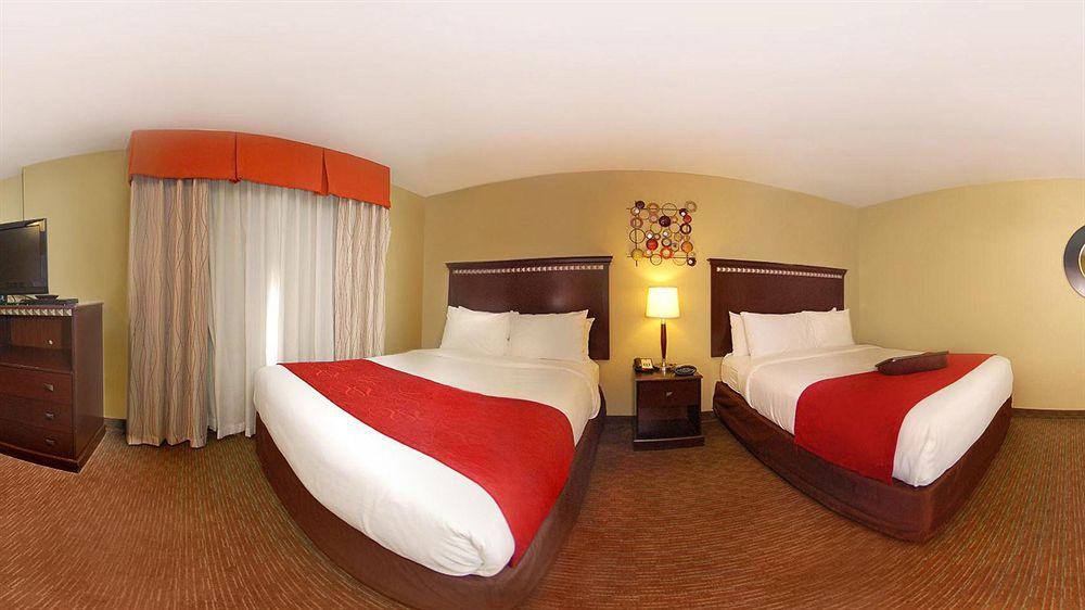 Comfort Suites Urbana Champaign, University Area Exterior photo