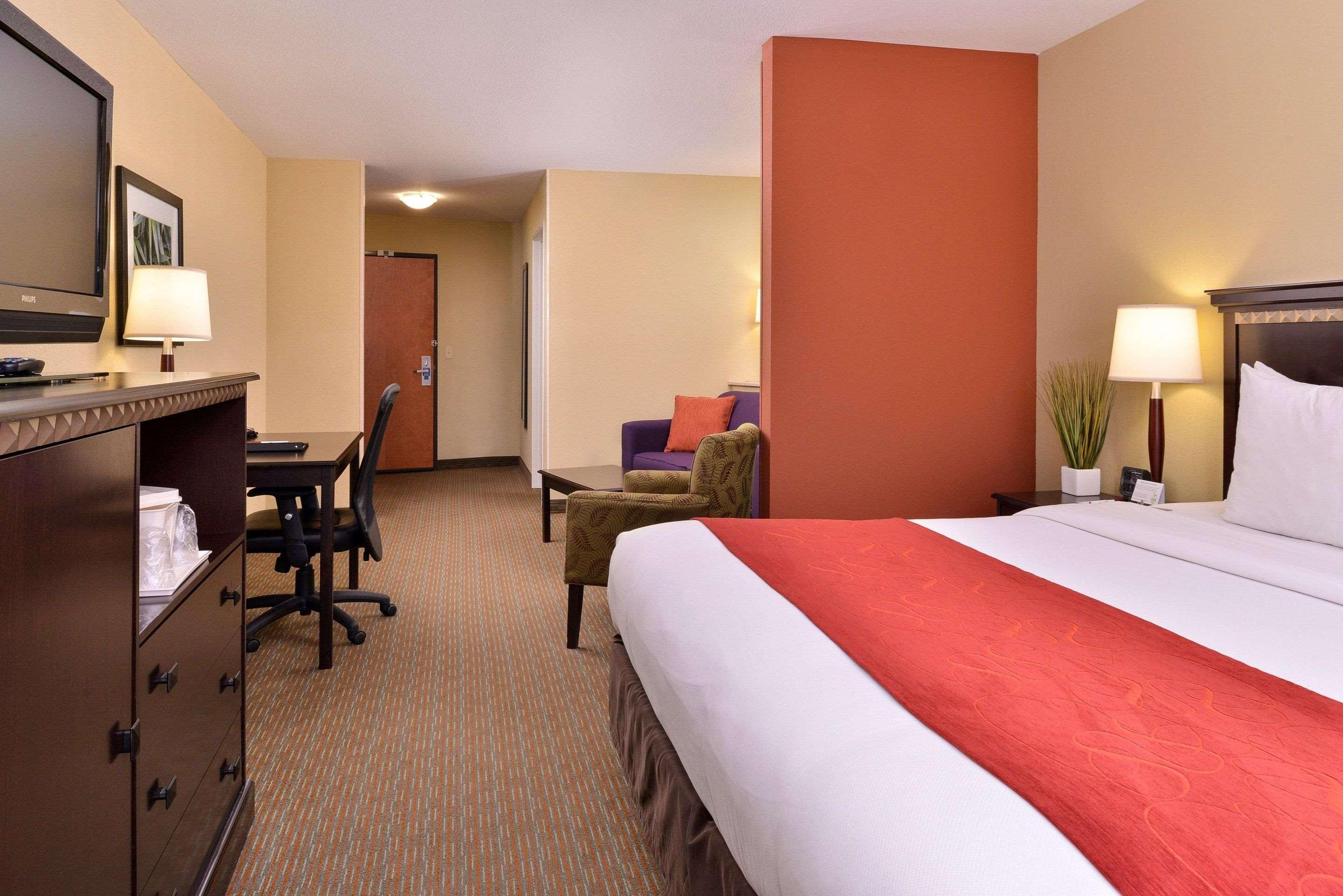 Comfort Suites Urbana Champaign, University Area Exterior photo