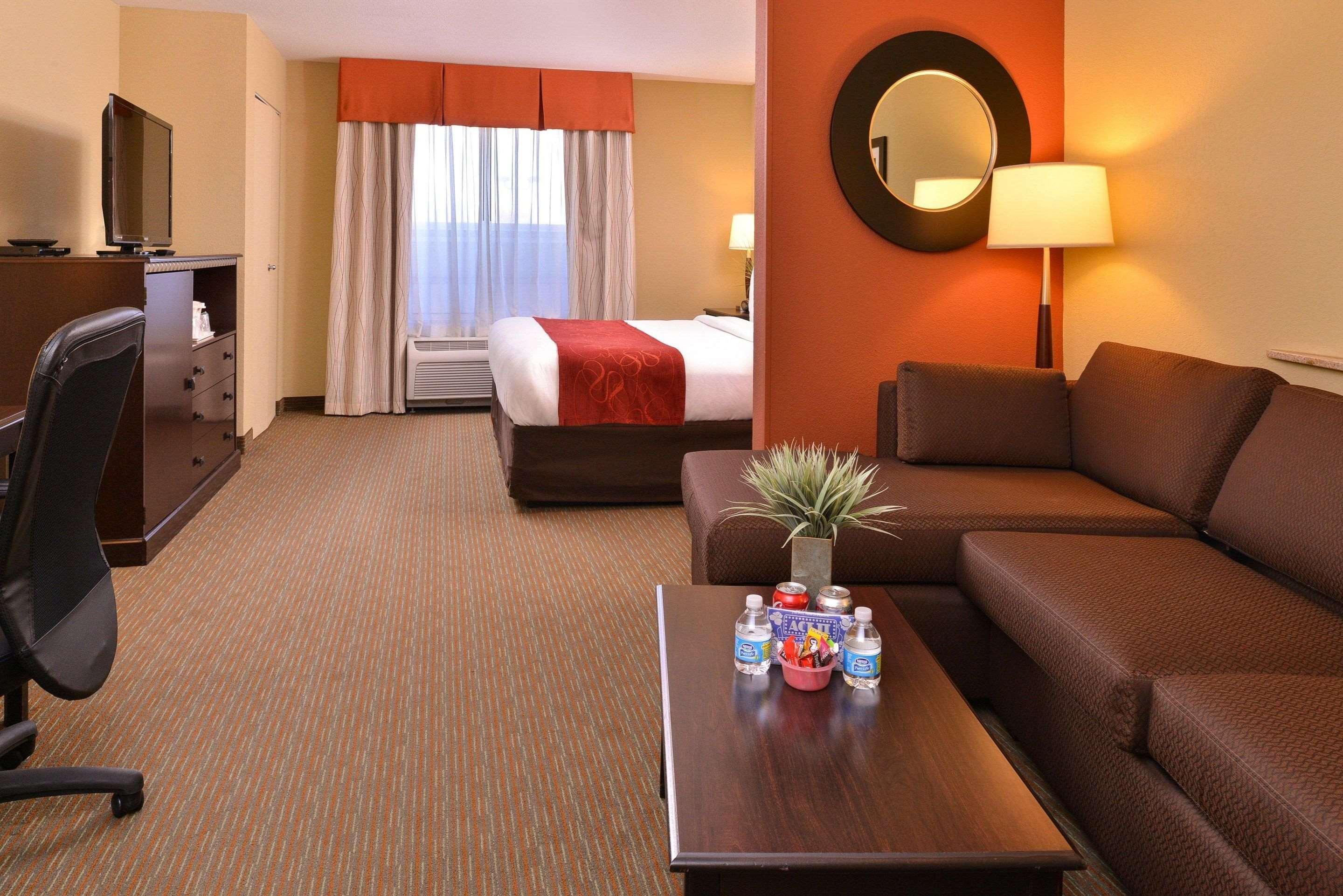 Comfort Suites Urbana Champaign, University Area Exterior photo