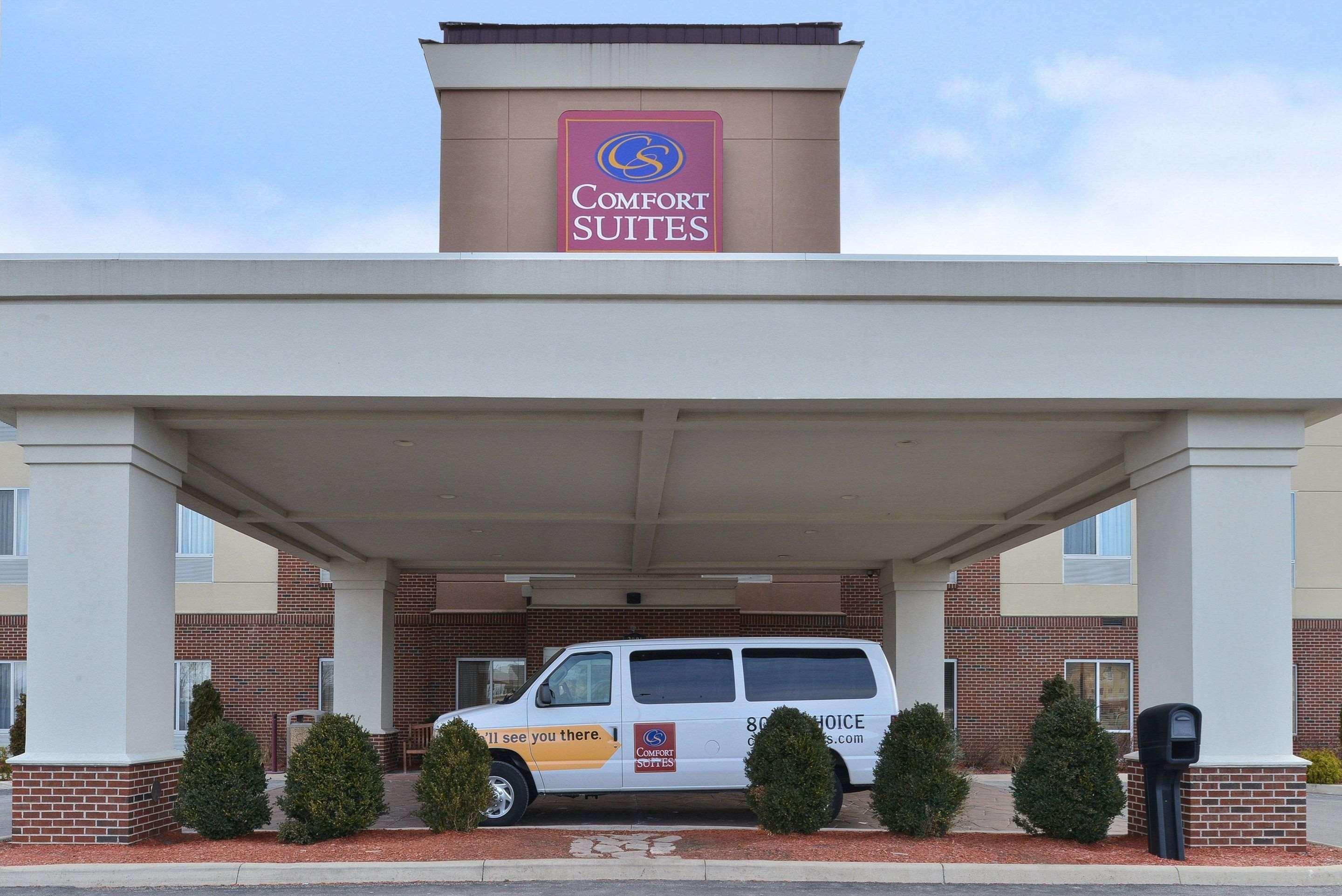 Comfort Suites Urbana Champaign, University Area Exterior photo