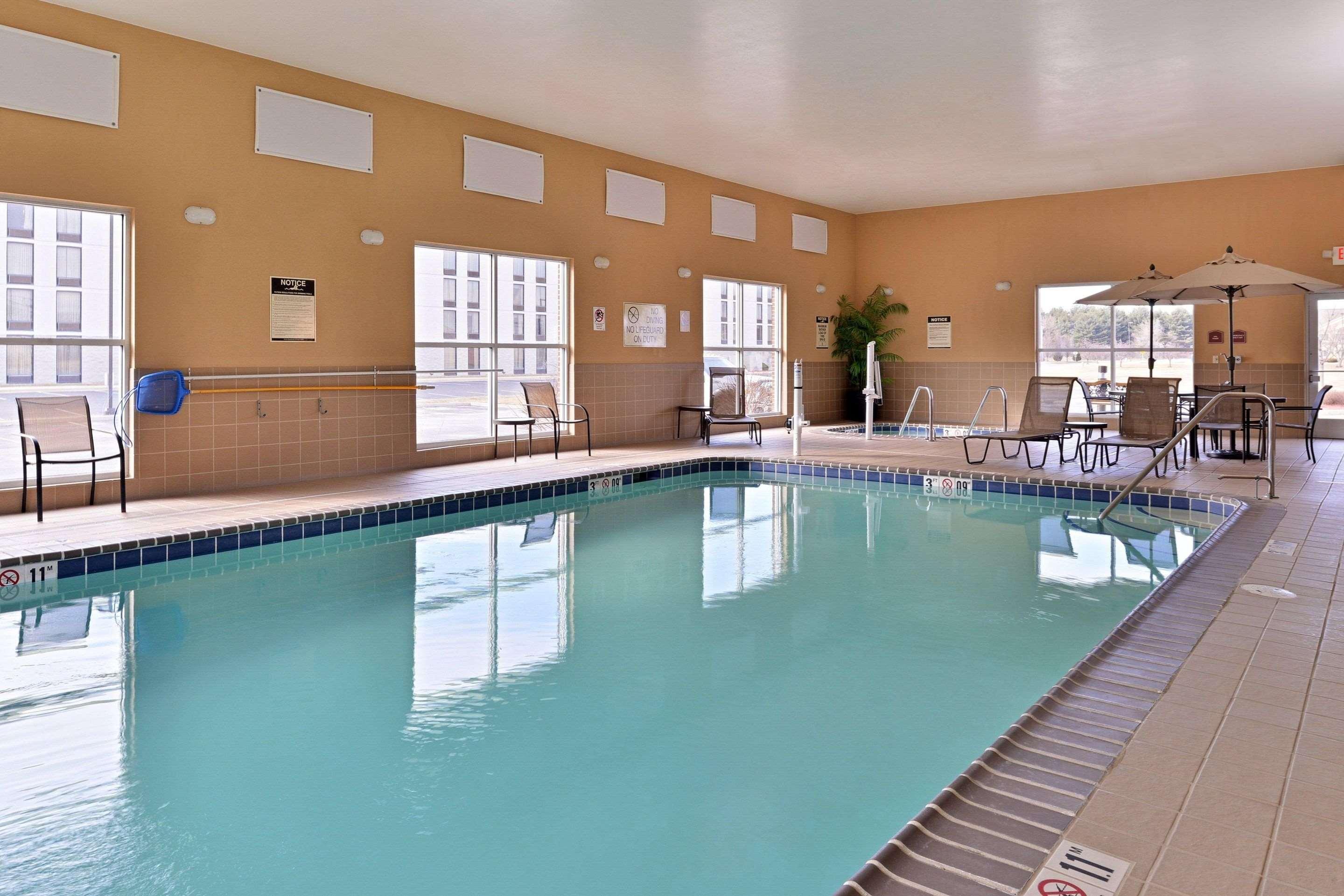 Comfort Suites Urbana Champaign, University Area Exterior photo