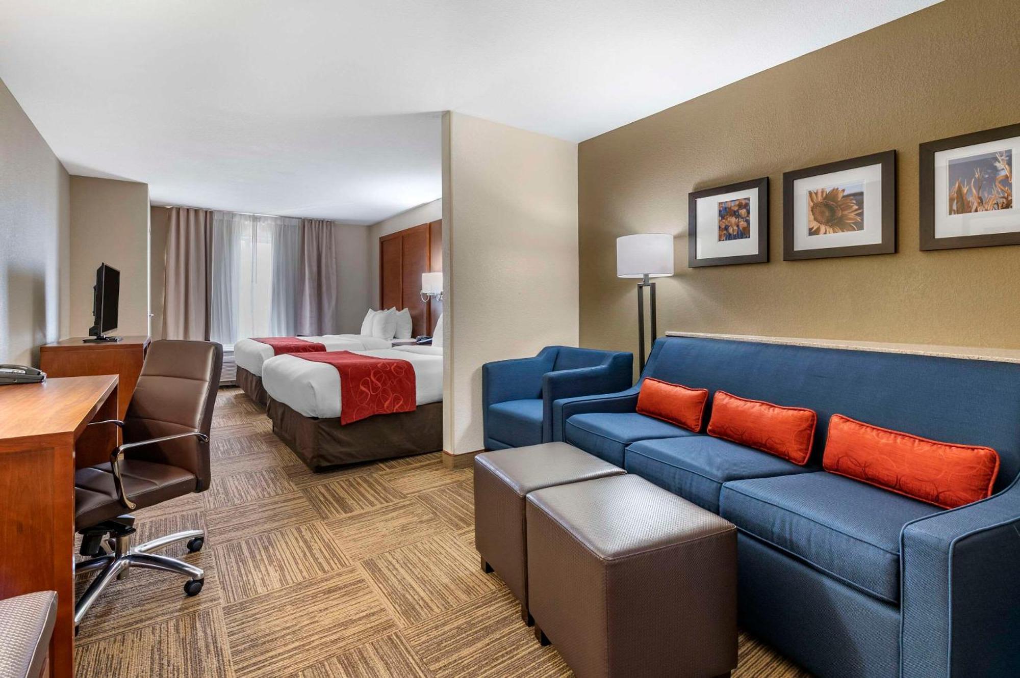 Comfort Suites Urbana Champaign, University Area Exterior photo