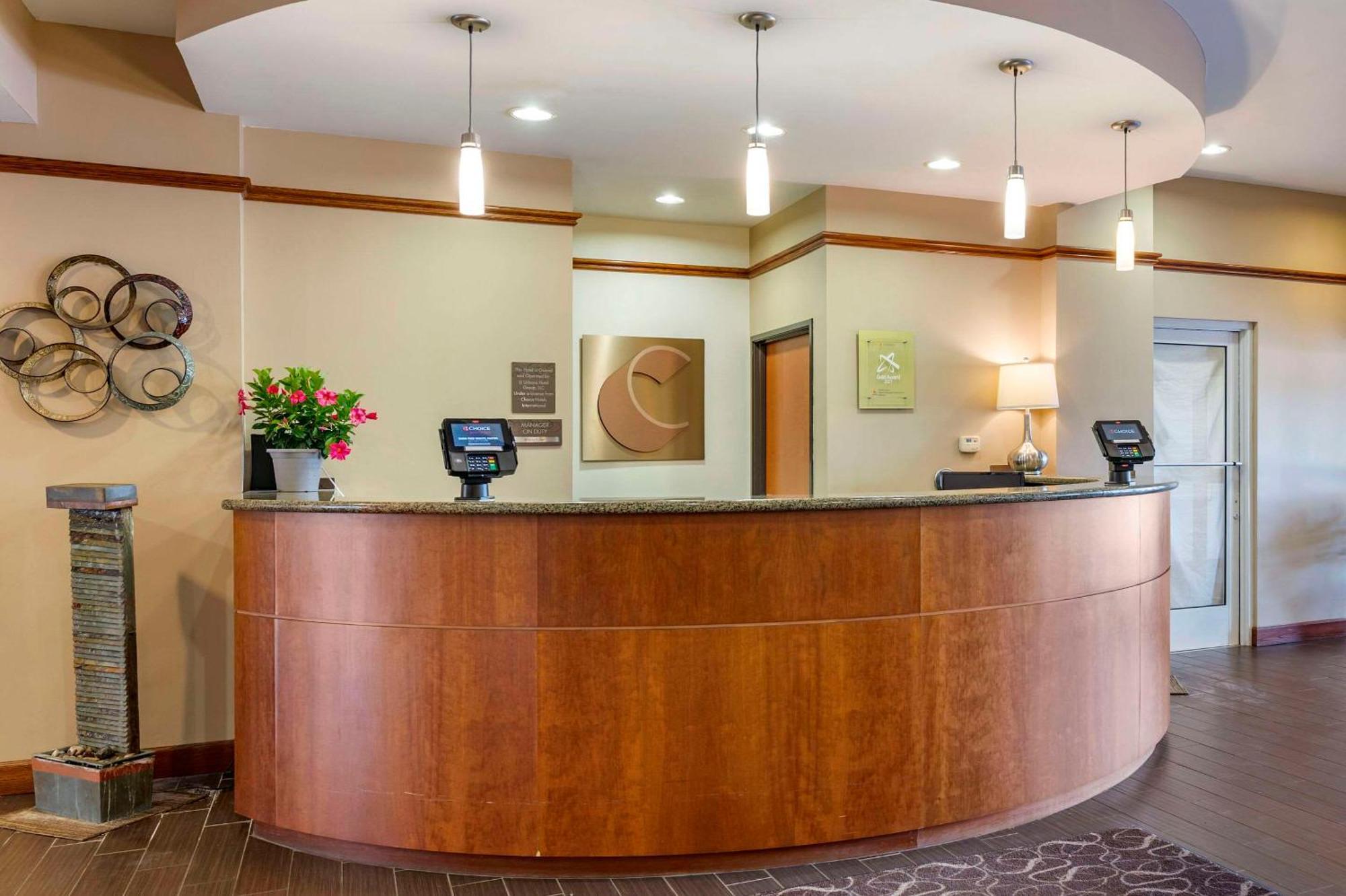 Comfort Suites Urbana Champaign, University Area Exterior photo
