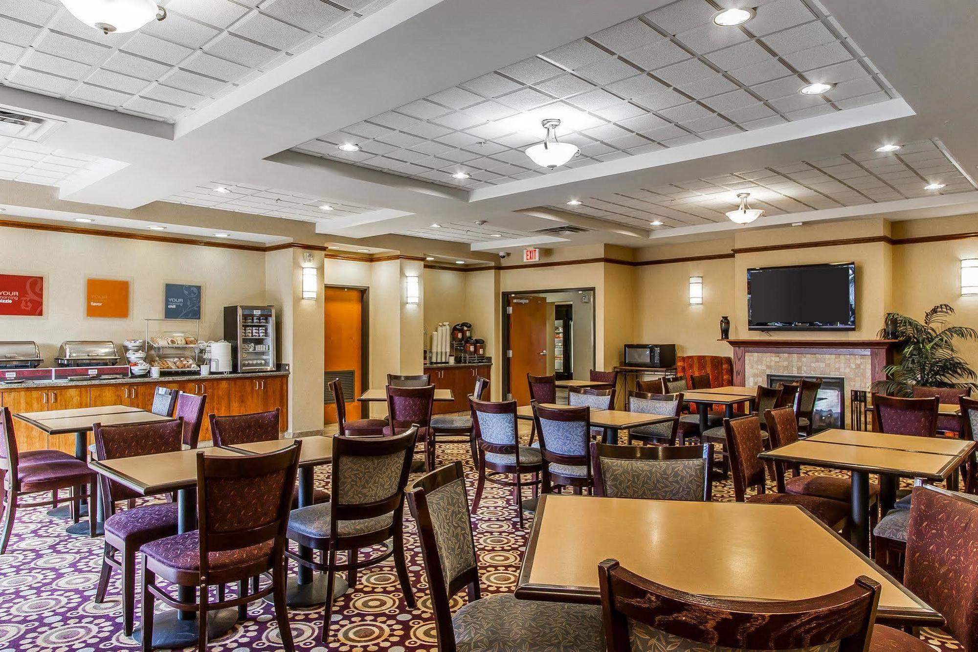 Comfort Suites Urbana Champaign, University Area Exterior photo